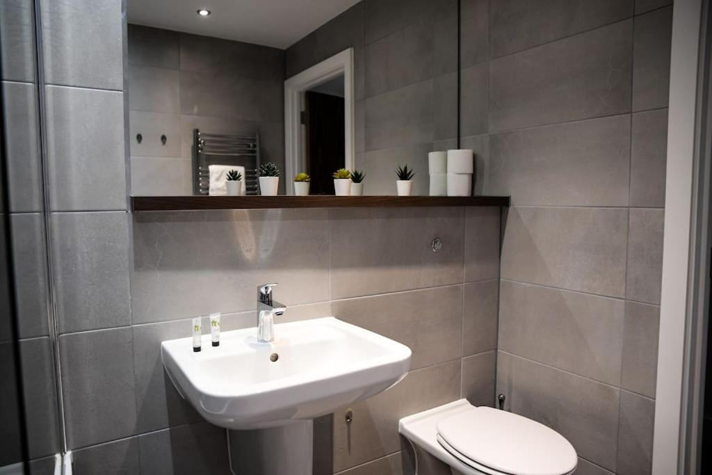 Modern 2 Bedroom Apartment - City Centre - Parking Mánchester Exterior foto